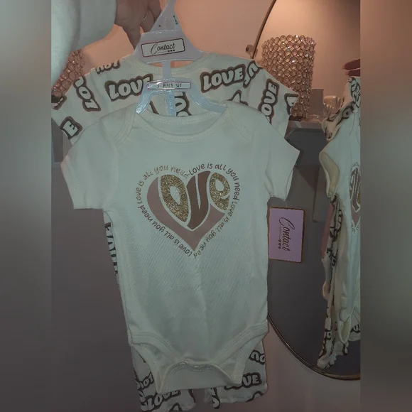 Love-Themed Cream Baby 3 Pack Outfit - Picture 4 of 7